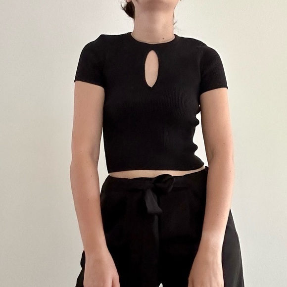 NWOT Bershka ribbed black crop top with key hole  - M - Picture 6 of 14